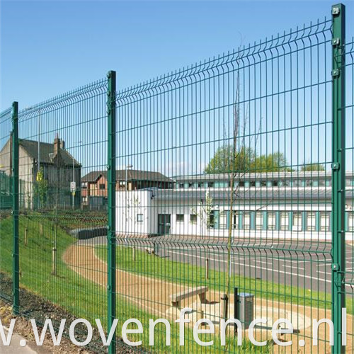 wire mesh fence